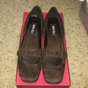 Brown suede Vaneli flats